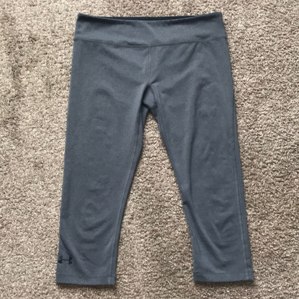 Under armor grey Capri workout pants - sz M
